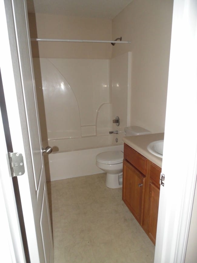 Building Photo - 142 Bridgewater Cir