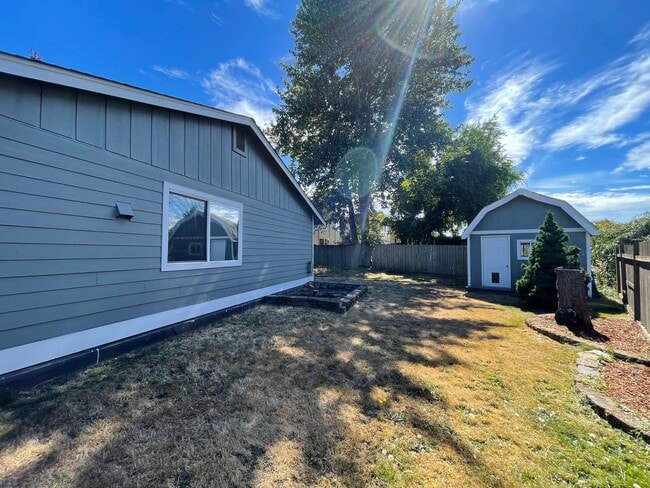 Building Photo - Charming 3 Bed/2 Bath Rambler in NE Tacoma — Cul-de-Sac Living with a Fenced Yard