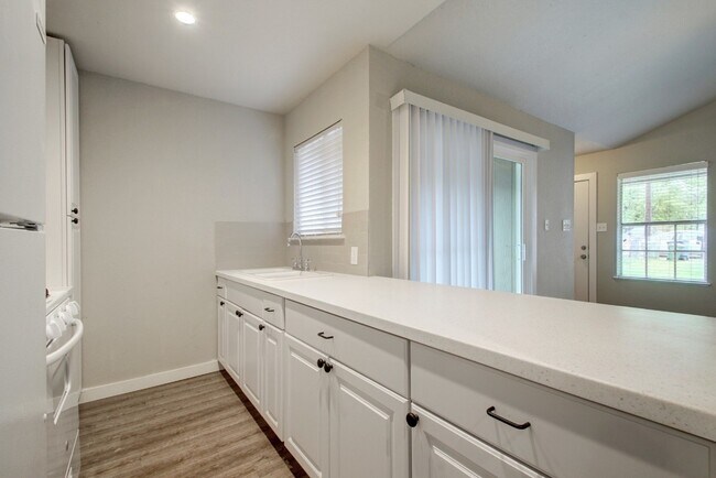 Building Photo - 409 Blackson Ave