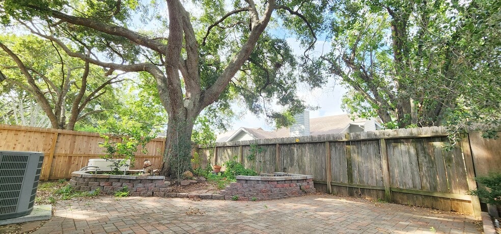 Beautiful tree with brick paving. Perfect for landscaping - 4722 Rainbow Run