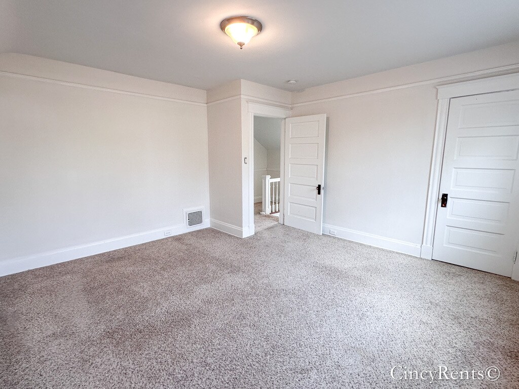 Building Photo - 3645 Zinsle Ave