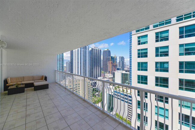 Building Photo - 1200 Brickell Bay Dr
