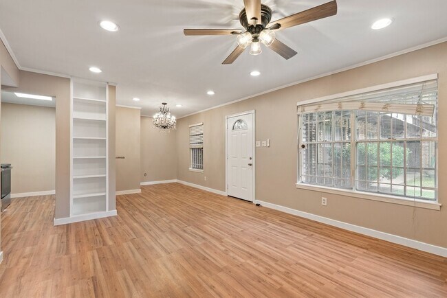 Building Photo - 6401 Skyline Dr
