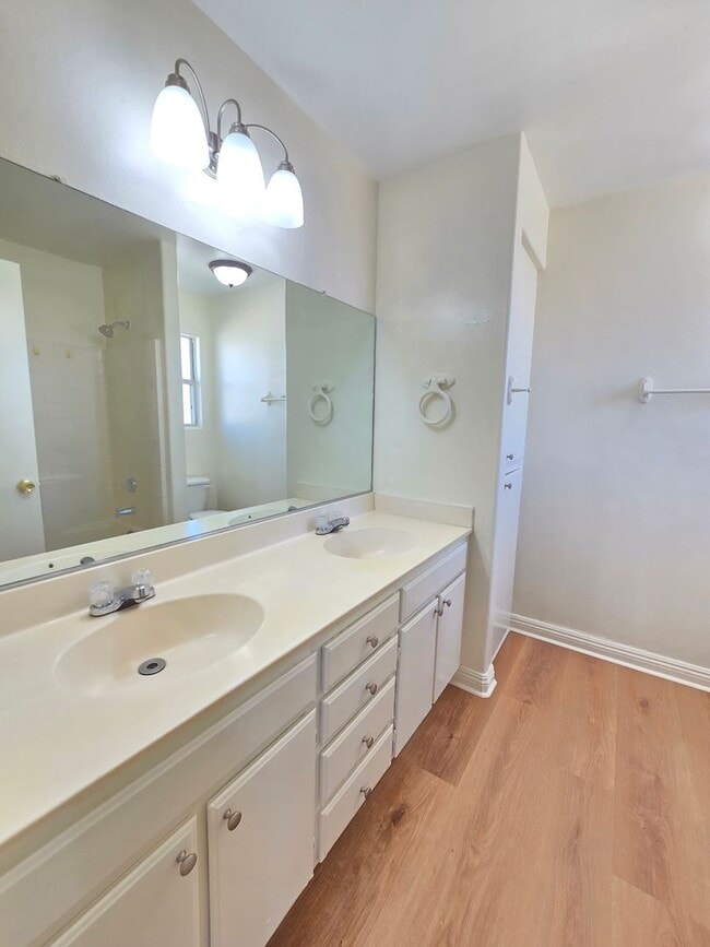 Building Photo - 4 bedroom / 2 bathroom / Open Floor Plan House/ New Vinyl Flooring throughout the house