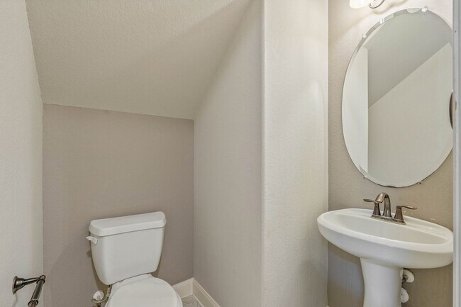 Building Photo - 166 Lindenberry Cir