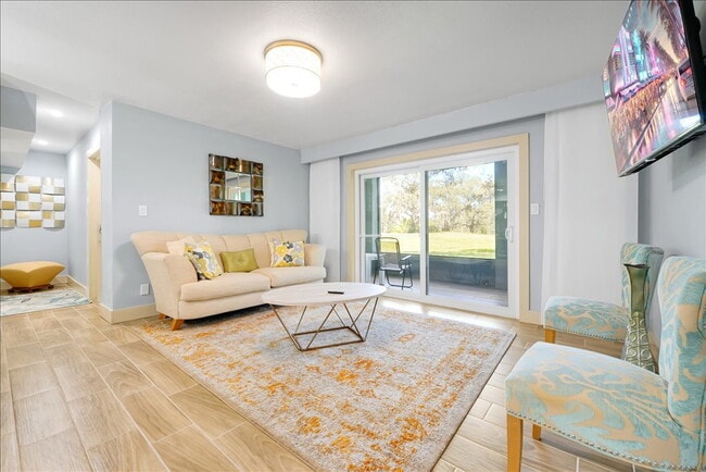 Building Photo - ALL UTILITIES INCLUDED & Fully Furnished! Sleek 2BR/2BA Townhome in Haines City