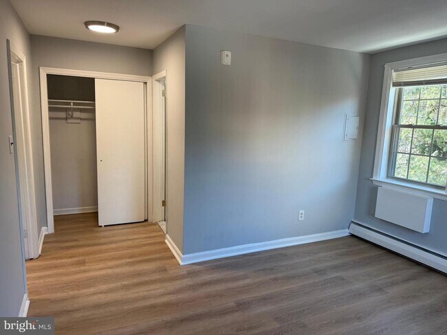 Building Photo - 27 Wallingford Ave