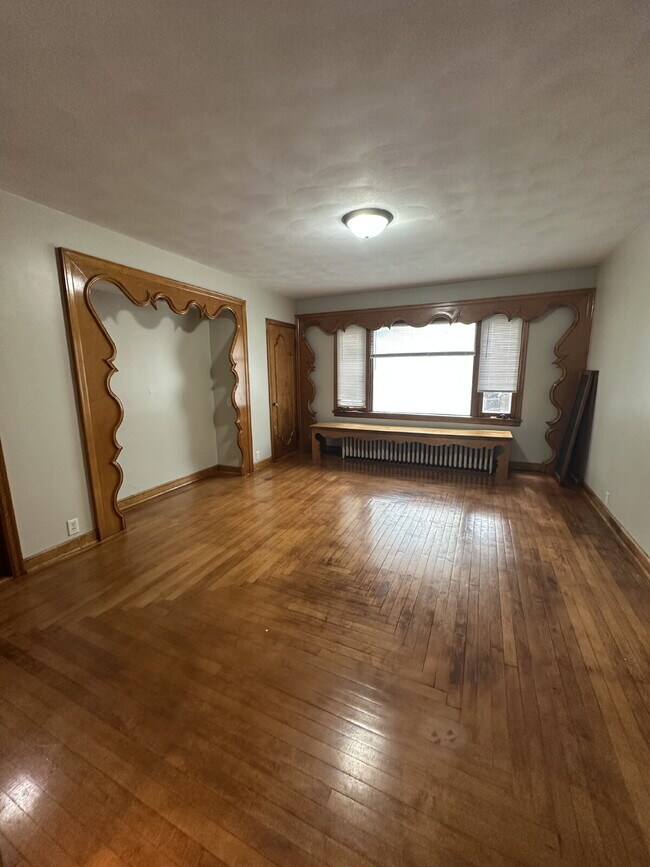 Building Photo - 747 Parker Ave