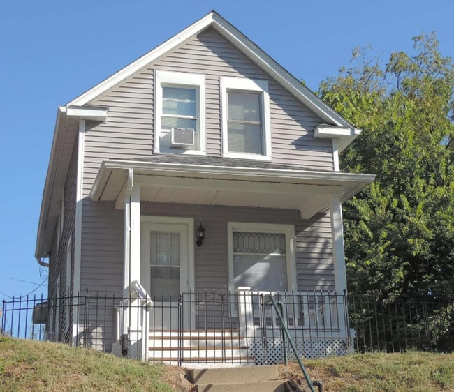 Building Photo - 229 14th Ave