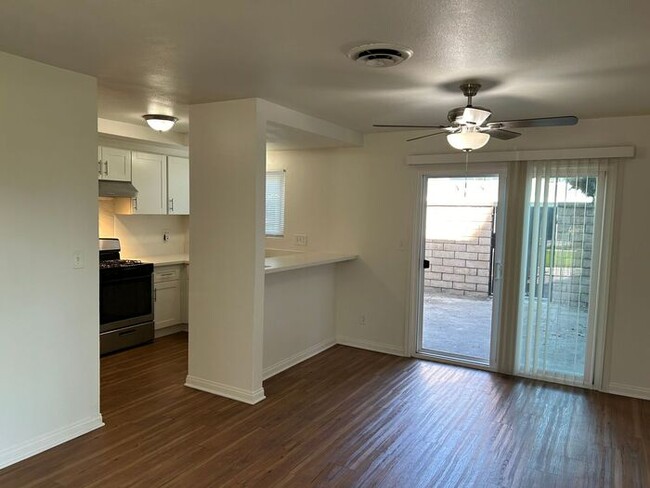 Building Photo - REALLY NICE 4BD 1.75BA TOWNHOME FOR LEASE!