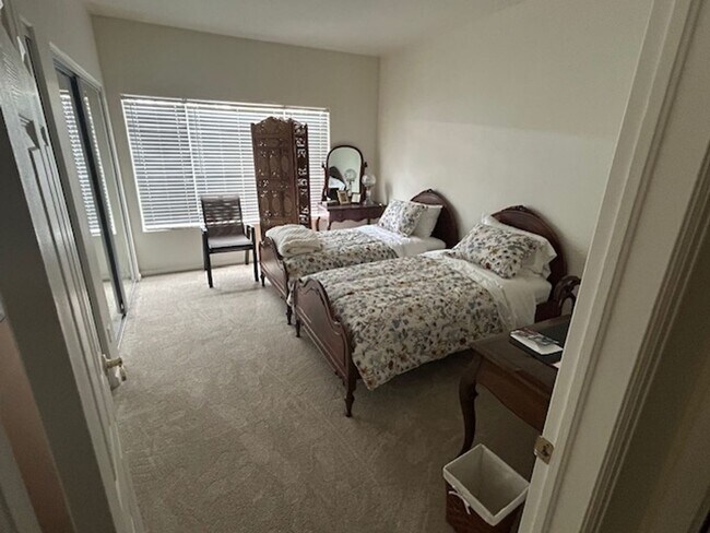 Building Photo - Great Littleton Condominium with Garage