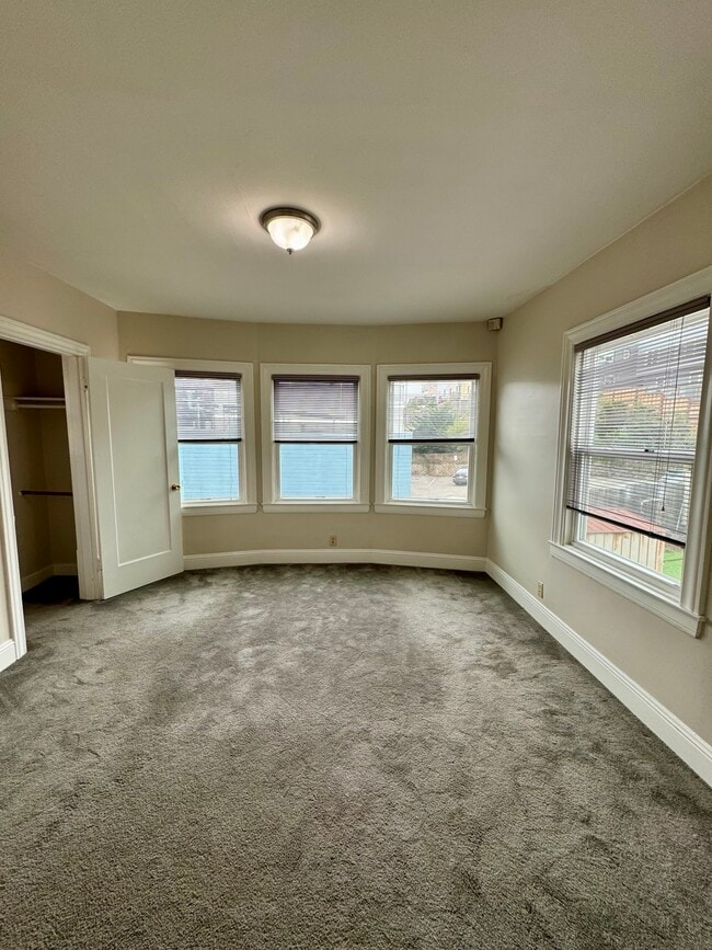 Building Photo - 615 Prague St