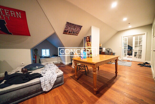 Building Photo - 63 Hillside St