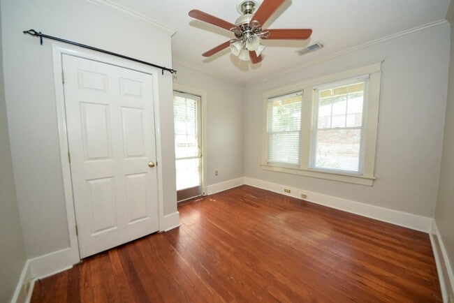 Building Photo - Great 3 bed, 1 bath near University of Mem...