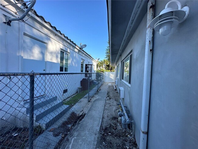 Building Photo - 836 81st St