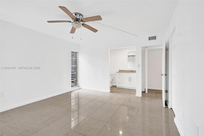 Building Photo - 469 N Pine Island Rd