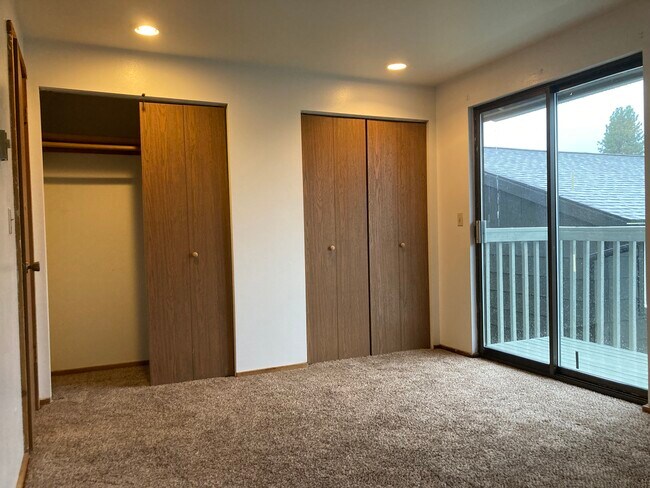 Master Bedroom with Balcony - 417 E Wabash Ave