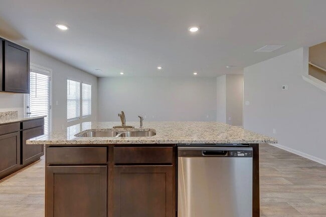 Building Photo - *** COMING SOON! ***  Spacious & Stylish 5...