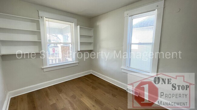 Building Photo - Beautiful 4 Bedroom 2 Bathroom Home in Kansas City!