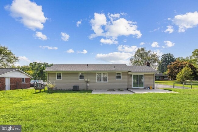 Building Photo - 718 Edwards Dr