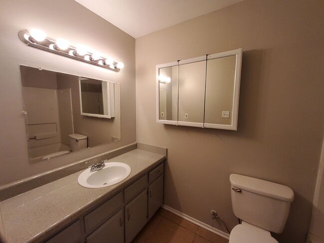 Building Photo - 4582 Summer Creek N
