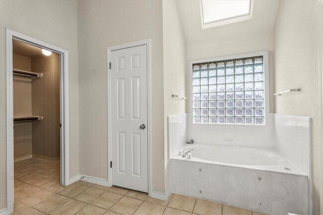 Building Photo - 5916 Rickerhill Ln