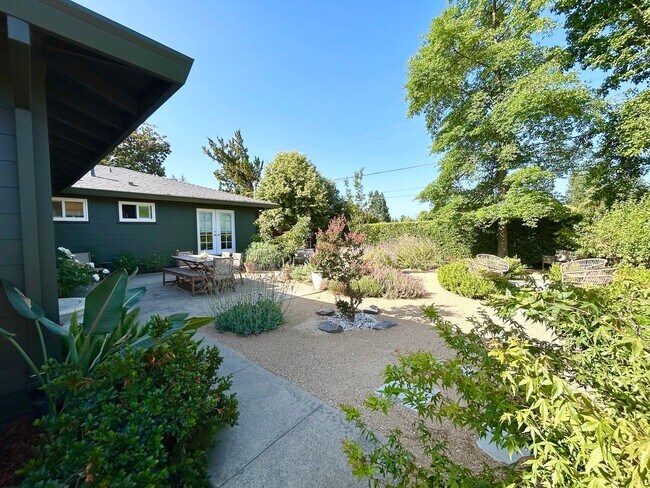 Primary Photo - Beautiful Home in Lovely Community