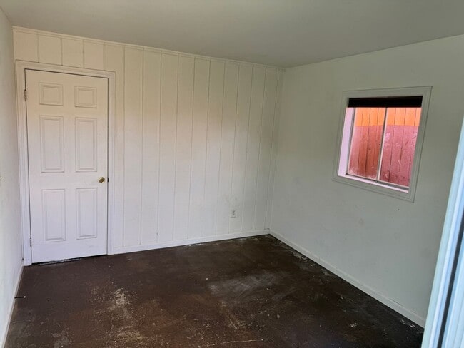 Building Photo - Cute, private, pet friendly 1 BD/ 1 bath h...