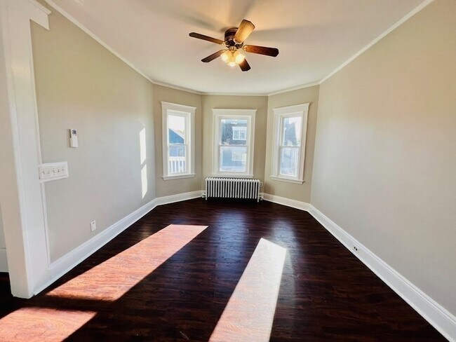 Building Photo - 22 Gardena St