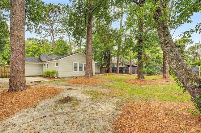 Building Photo - 2204 Mason Dr