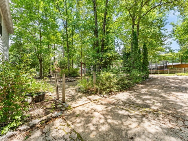 Building Photo - 3513 Castlebury Dr