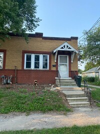 Building Photo - 216 Pleasant St