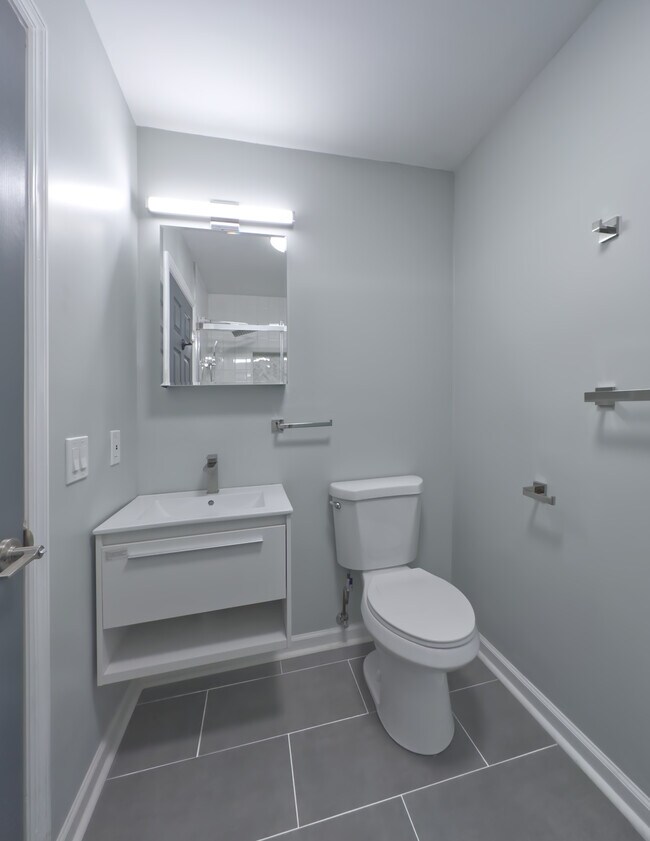 Building Photo - 1001 Garfield Ave