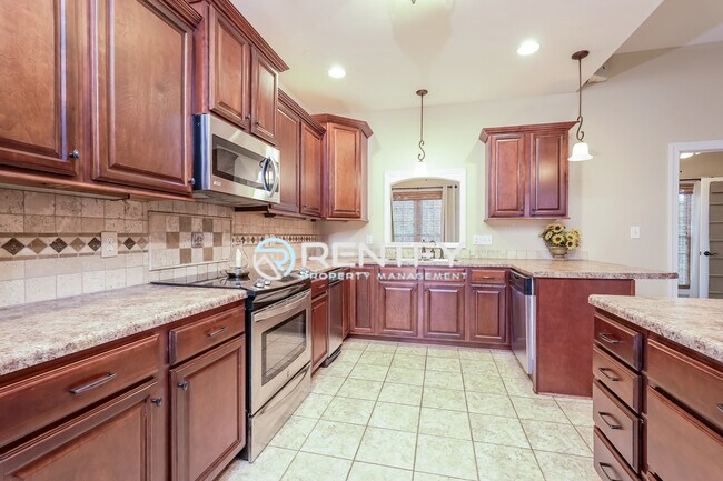 Building Photo - 5485 Styers Ferry Rd