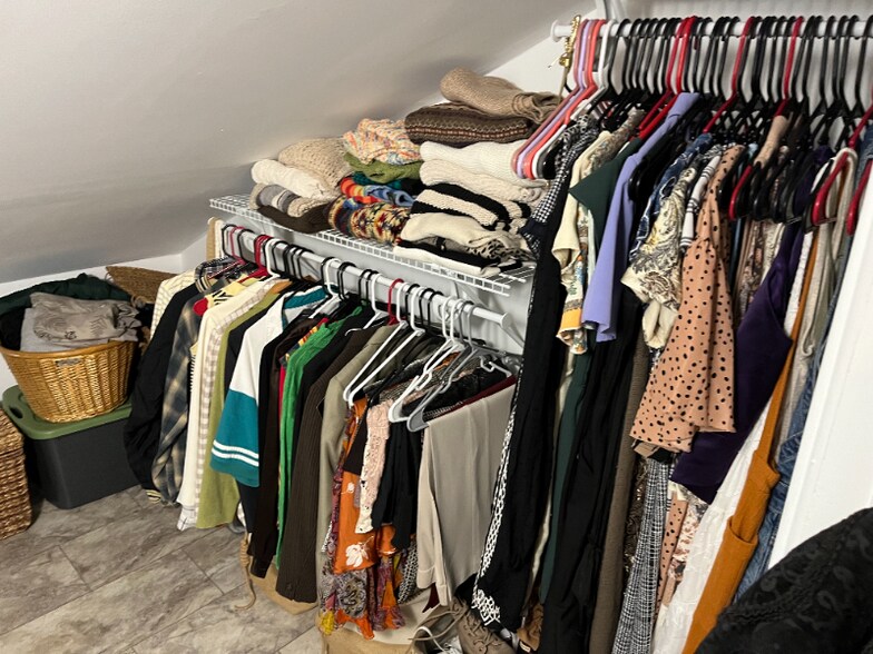 Building Photo - 176 Walnut St