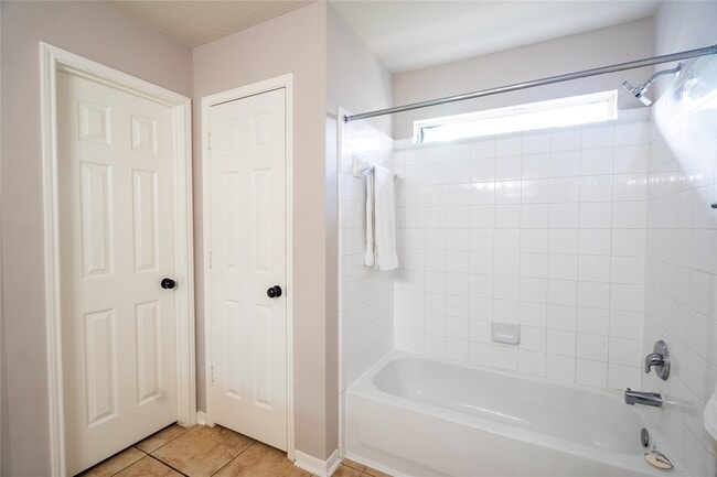 Building Photo - 15419 Hazel Thicket Tr