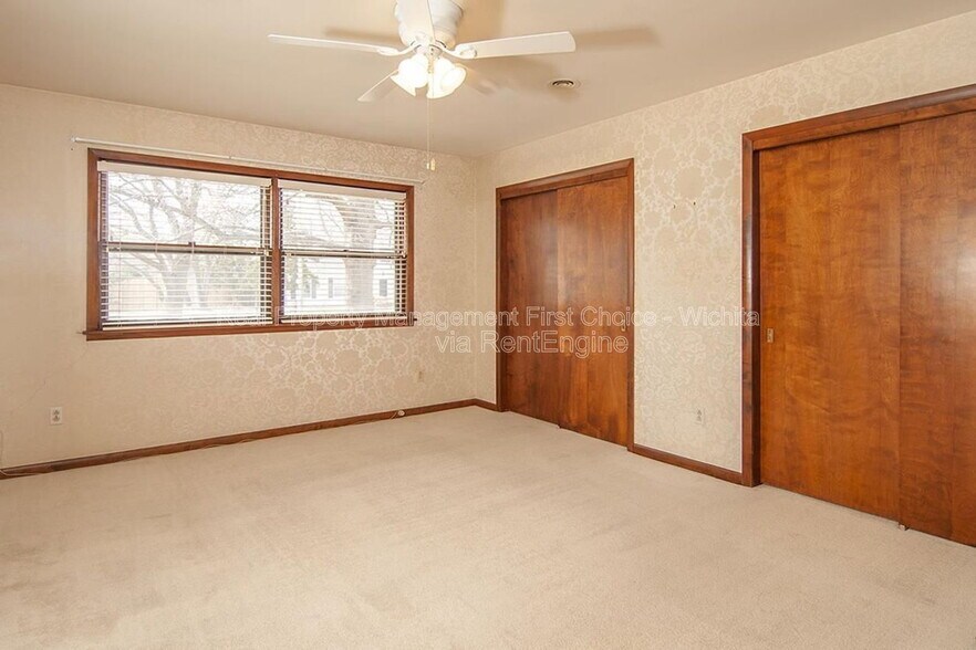 Building Photo - 244 Live Oak Ln