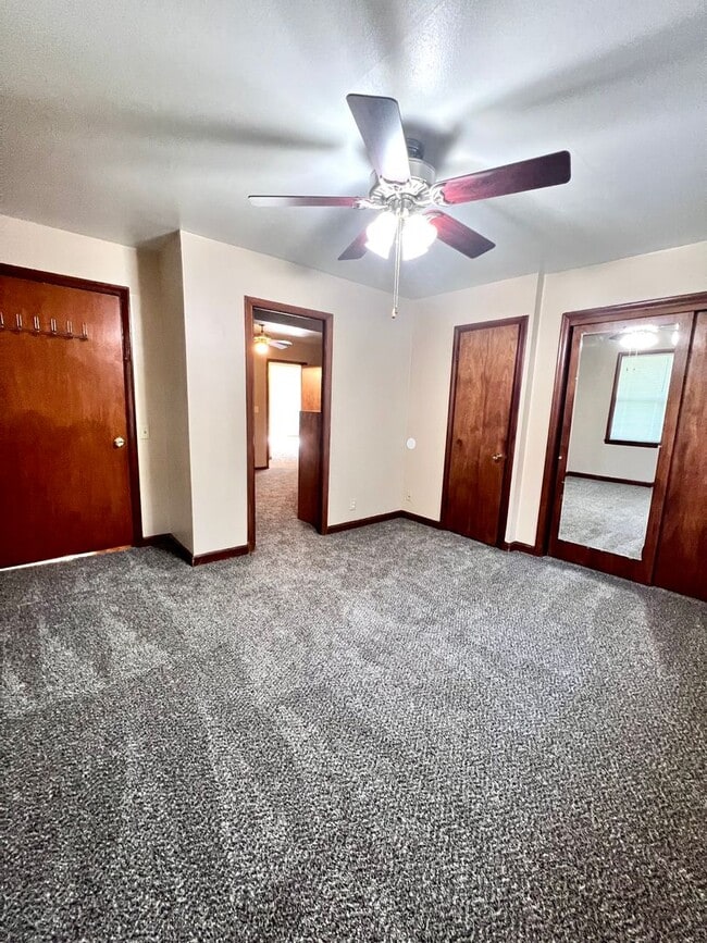 Building Photo - Beautiful 3 bed South Omaha/Hanscom Park Home COMING SOON!