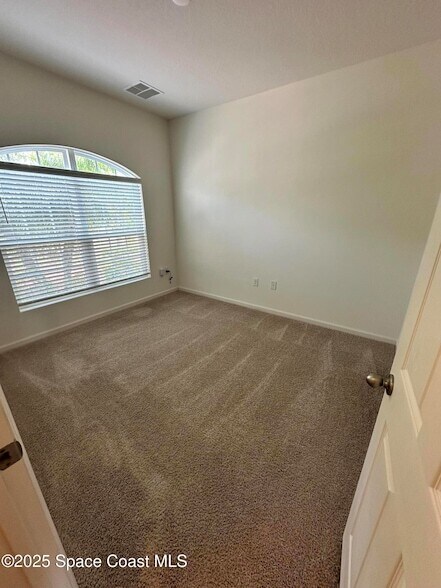 Building Photo - 620 Remington Green Dr SE