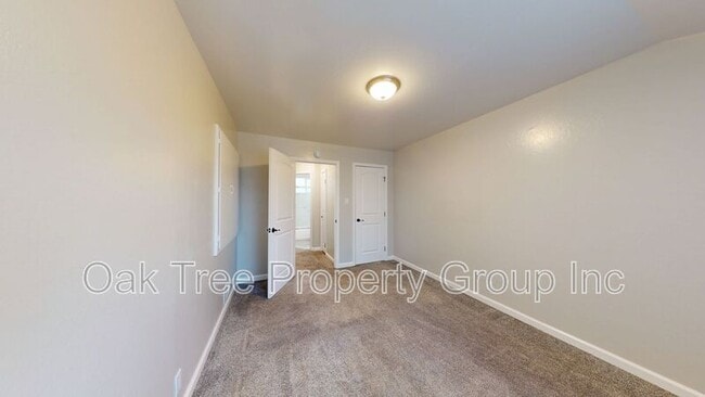 Building Photo - 2377 Downer Ave