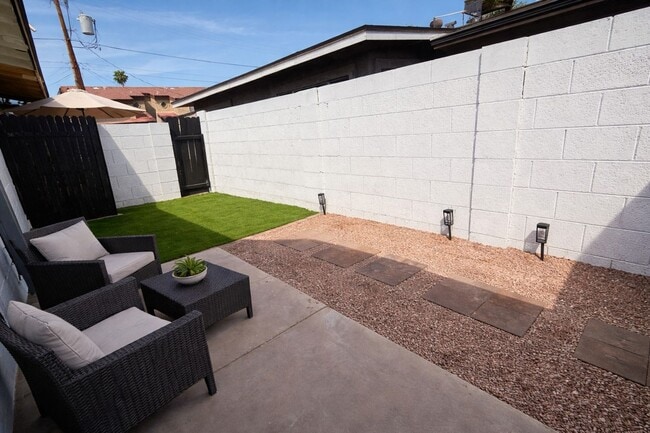 Building Photo - Completely Remodeled 2 Bed | 2 Bath Apartment in the Heart of Old Town Scottsdale
