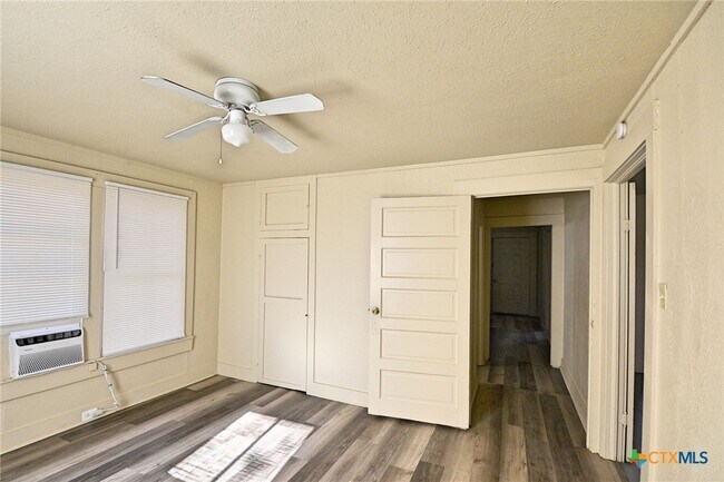 Building Photo - 875 Porter St