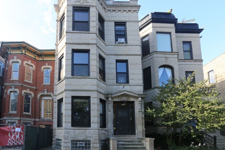 Building Photo - 1915 W Schiller St