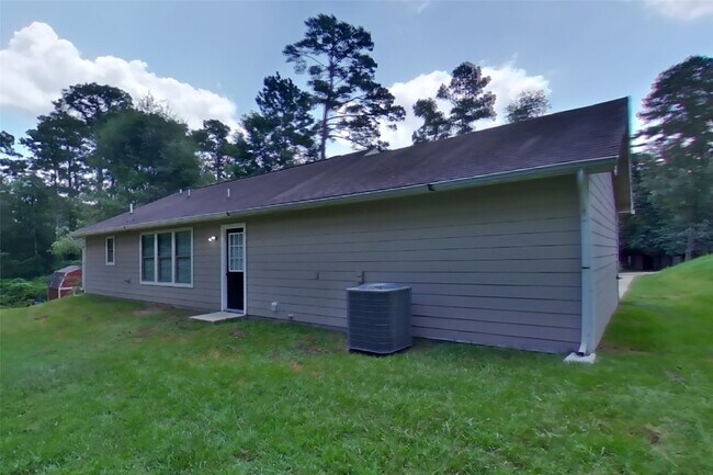 Building Photo - 10951 Royal Forest Dr
