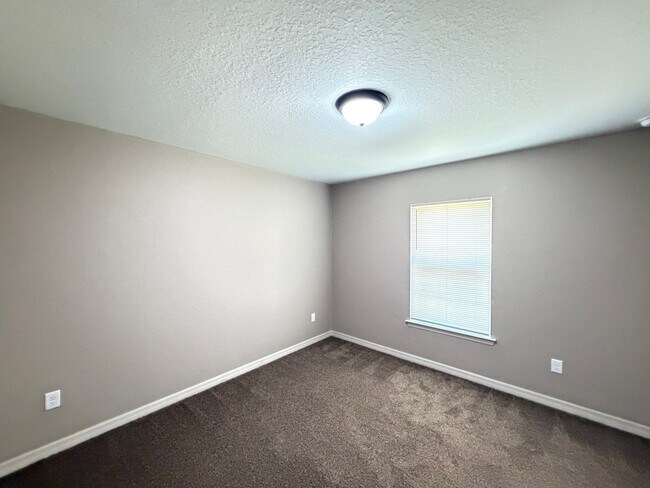 Building Photo - 2209 SW 156th Loop