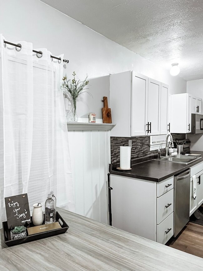 Building Photo - 2244 Park St