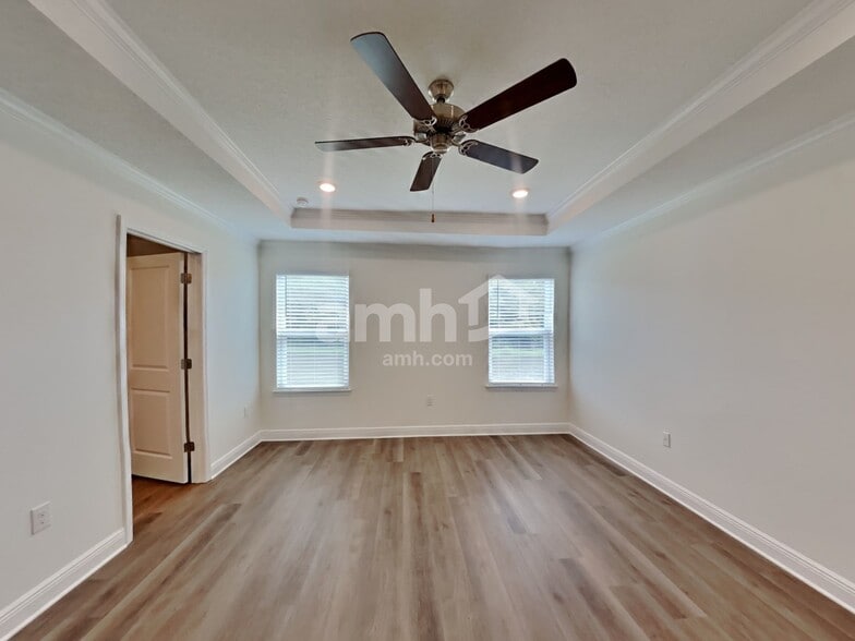 Building Photo - 27165 St Andrews Ave