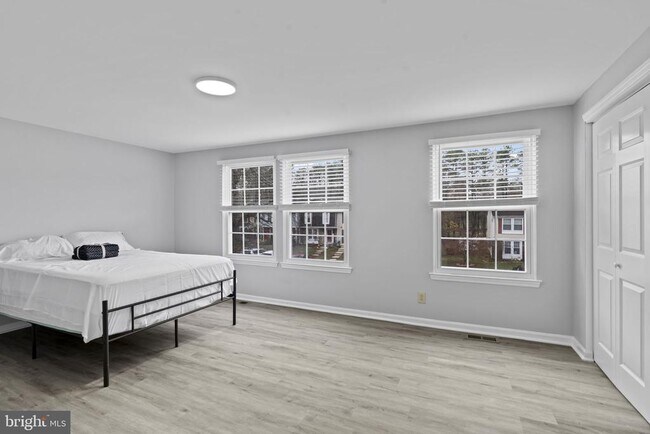 Building Photo - 70 Dorchester Cir