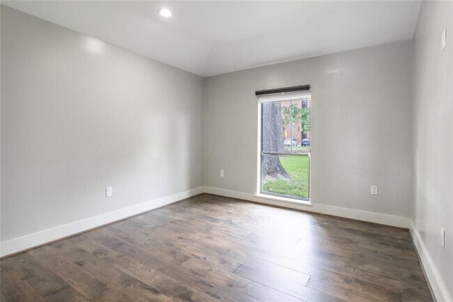Building Photo - 1614 Hillendahl Blvd