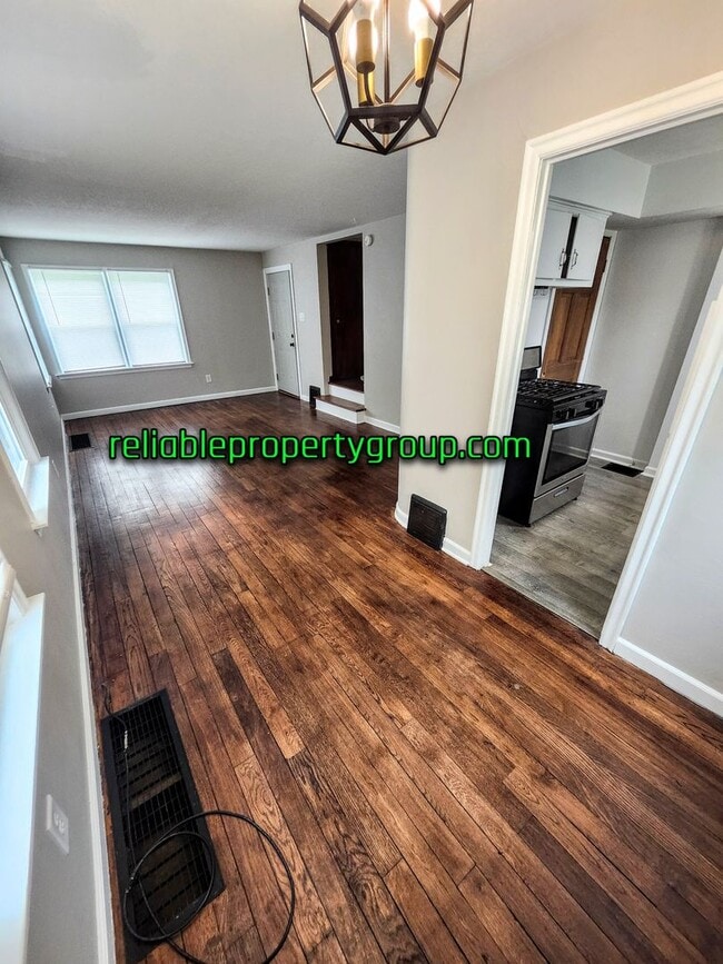 Building Photo - New Listing in Fort Wayne